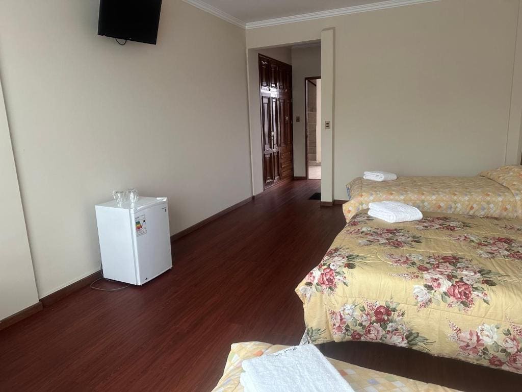 Family Room with Private Bathroom room - Image 3