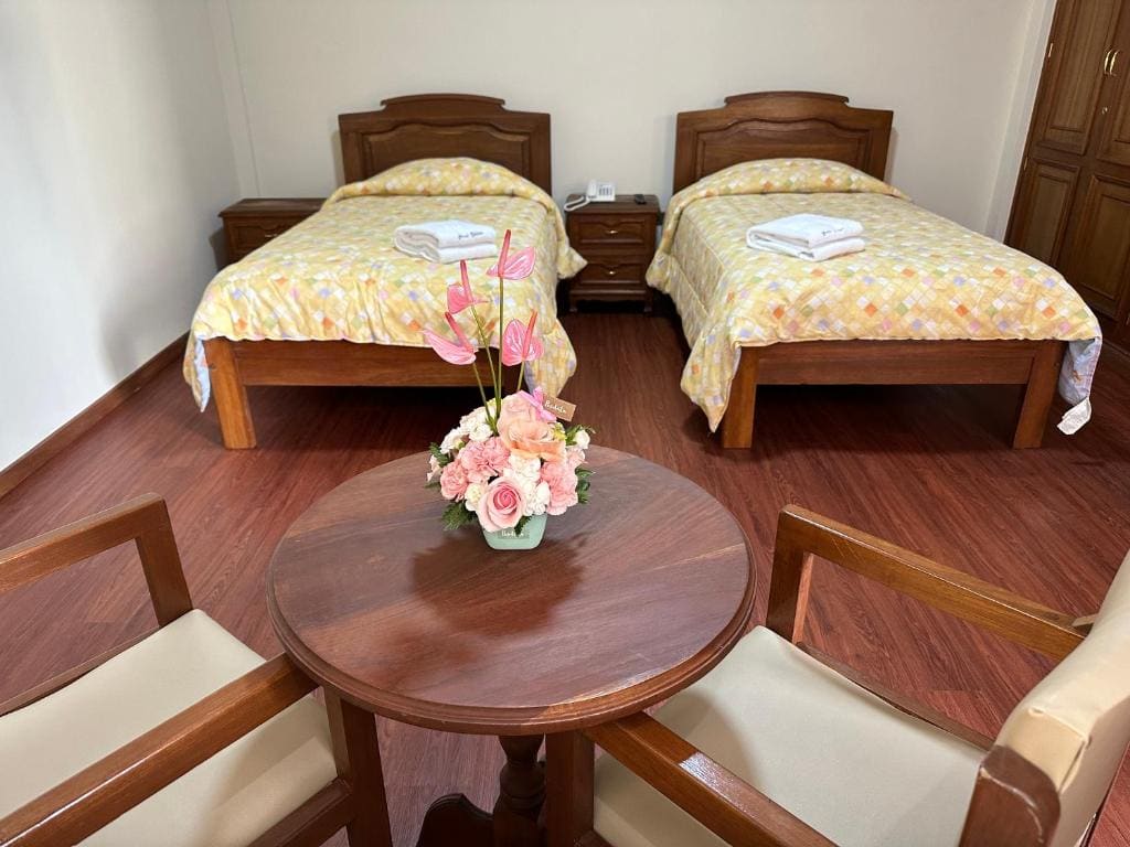 Twin Room with Private Bathroom room - Image 3