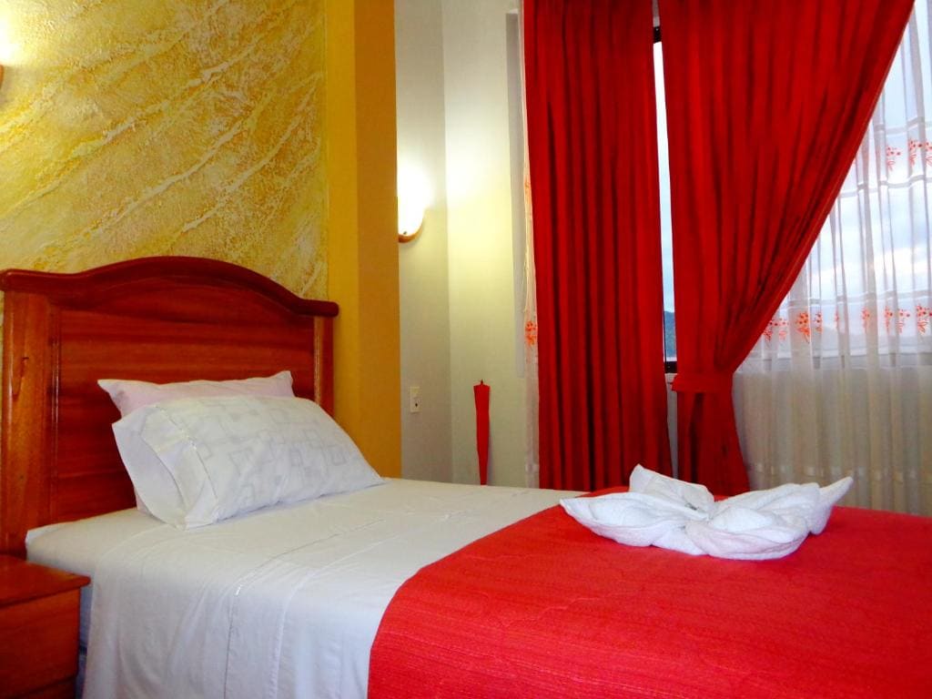 Single Room with Private Bathroom and Air-Condition room - Image 2