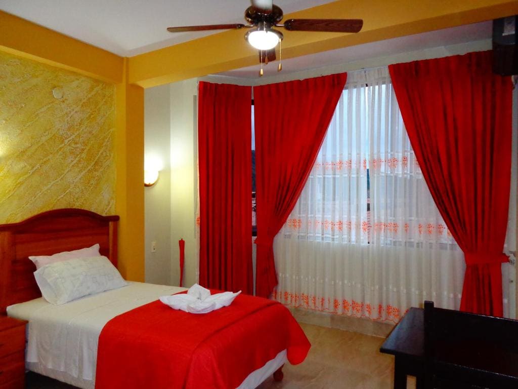 Single Room with Private Bathroom and Air-Condition room - Image 3