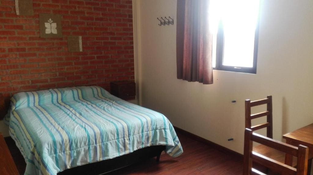 Queen Room with Shared Bathroom room - Image 3