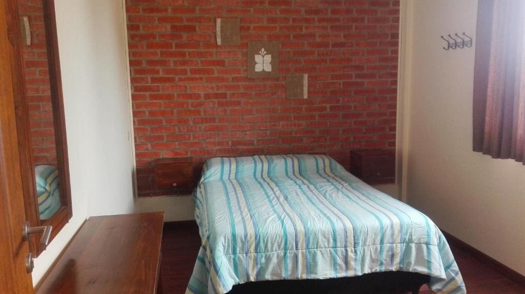 Queen Room with Shared Bathroom room - Image 2