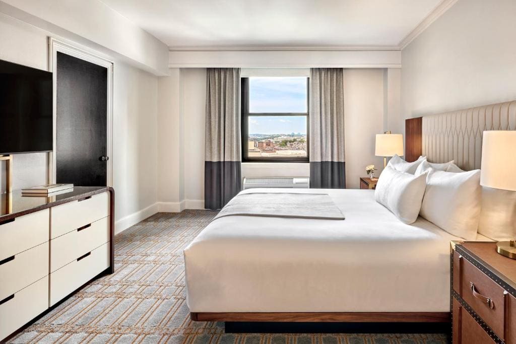 Premier Suite with King Bed room - Image 2
