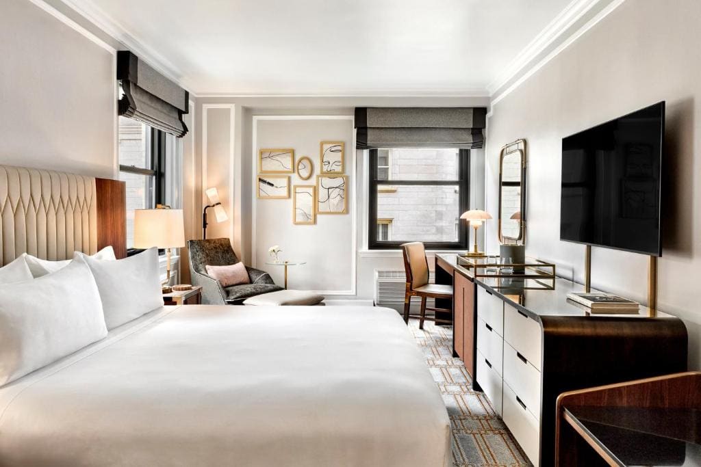 Deluxe King Room room - Image 3