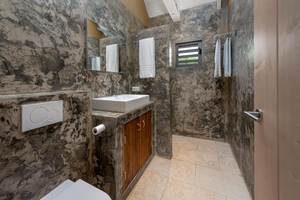 One-Bedroom Apartment room - Image 3