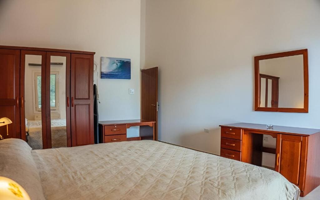 One-Bedroom Suite room - Image 2