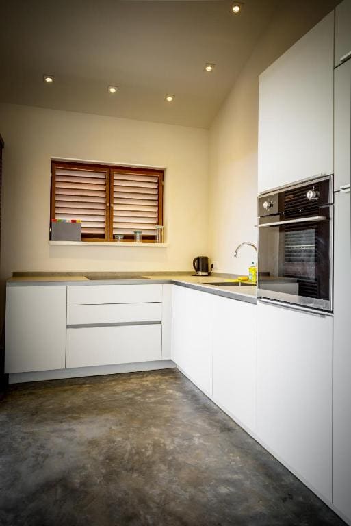 One-Bedroom Apartment room - Image 1