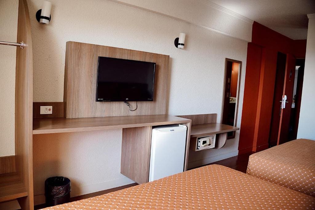 Standard Family Room room - Image 3