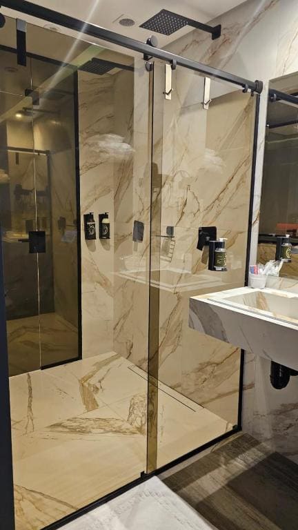 King Suite room - Image 2