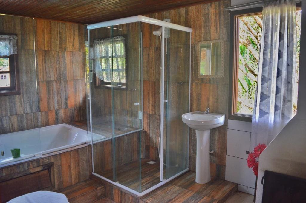 Deluxe Double Room with Spa Bath room - Image 3