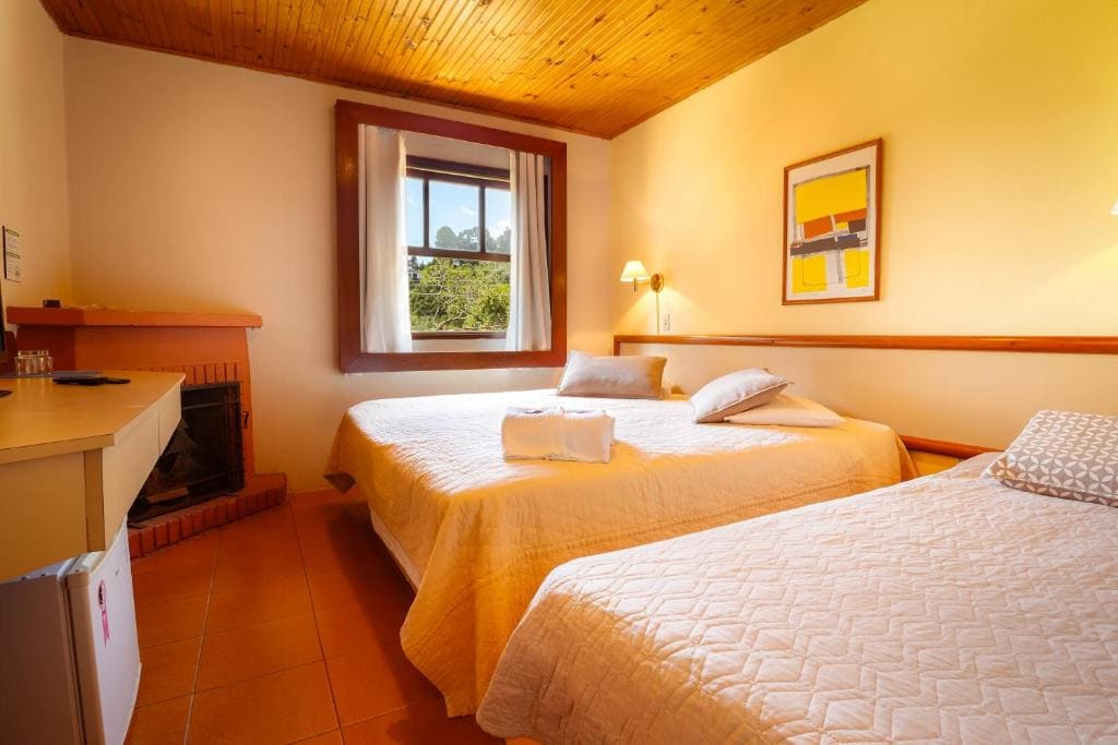 Standard Triple Room room - Image 1
