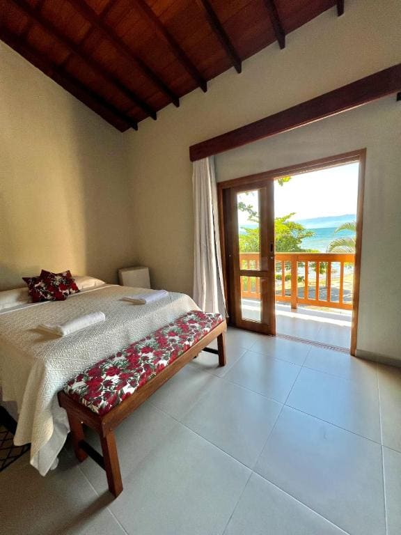 Superior Suite with Sea View room - Image 1