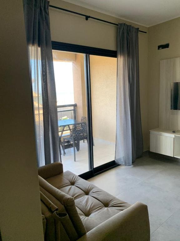 Deluxe One-Bedroom Apartment room - Image 2
