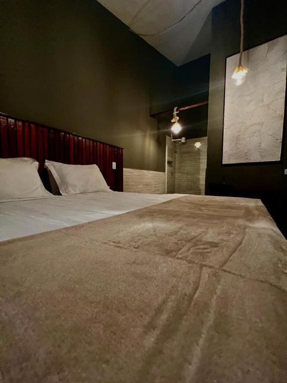 Deluxe Suite with Spa Bath room - Image 1
