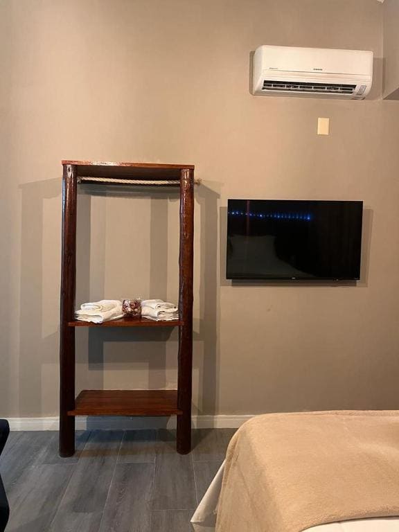Deluxe Suite with Spa Bath room - Image 2