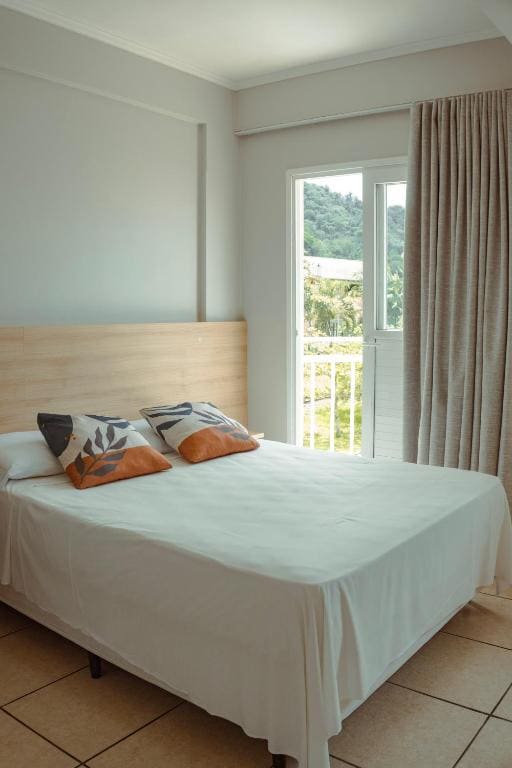 Luxury Triple Room room - Image 3