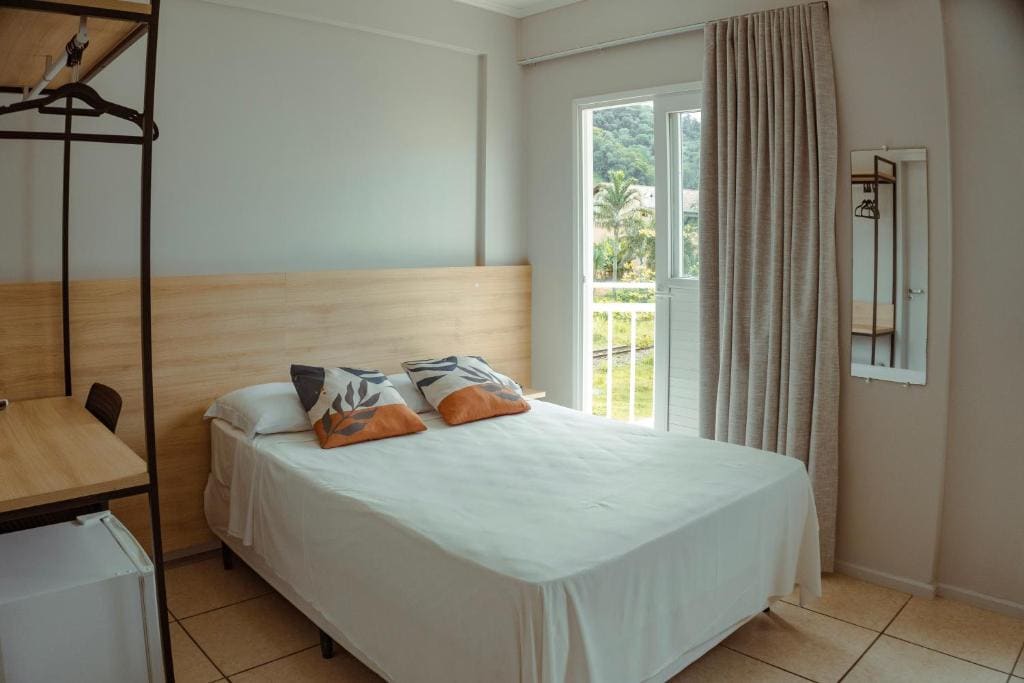 Luxury Triple Room room - Image 2