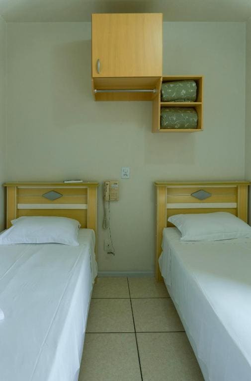 Budget Twin Room room - Image 3