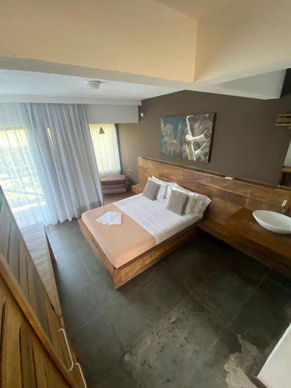 Executive Suite room - Image 3
