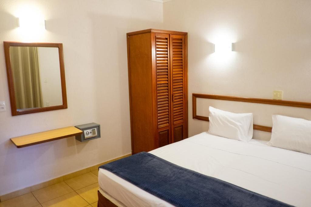 Superior Quadruple Room room - Image 1