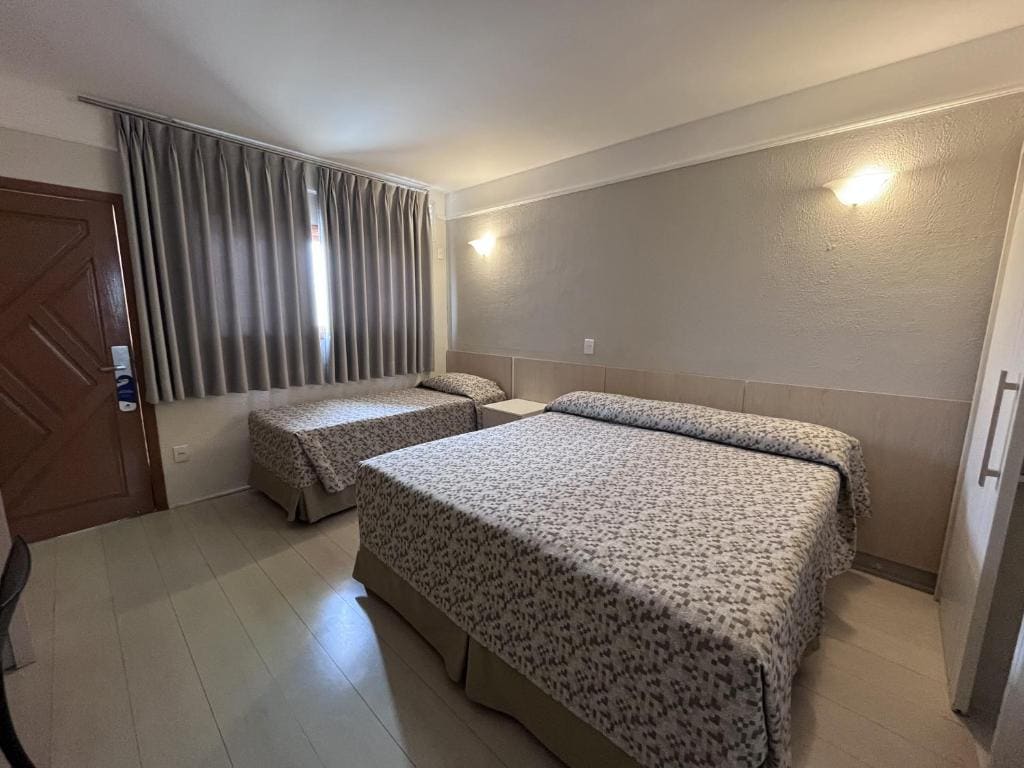 Deluxe Quadruple Room room - Image 2