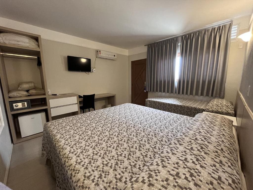 Deluxe Quadruple Room room - Image 3