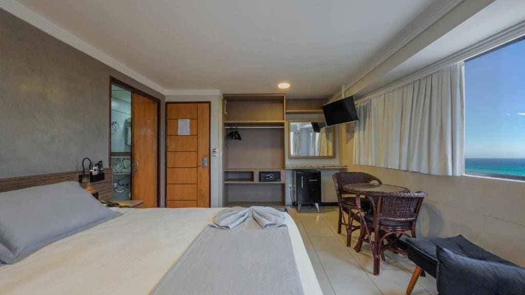 Luxury Double Room with Frontal Sea View room - Image 3