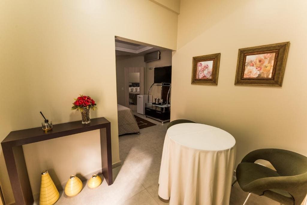 King Suite with Spa Bath room - Image 2