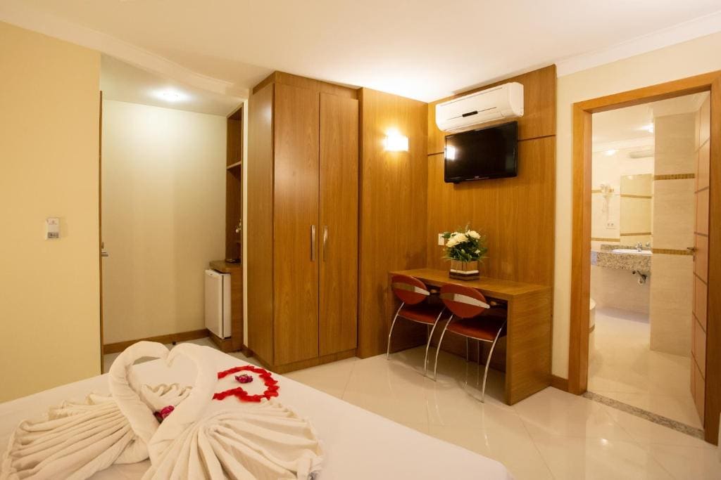 Deluxe Suite with Spa Bath room - Image 2