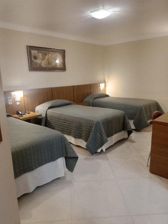Superior Triple Room room - Image 2