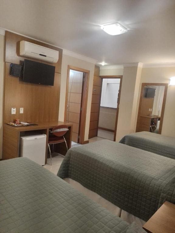 Superior Triple Room room - Image 1