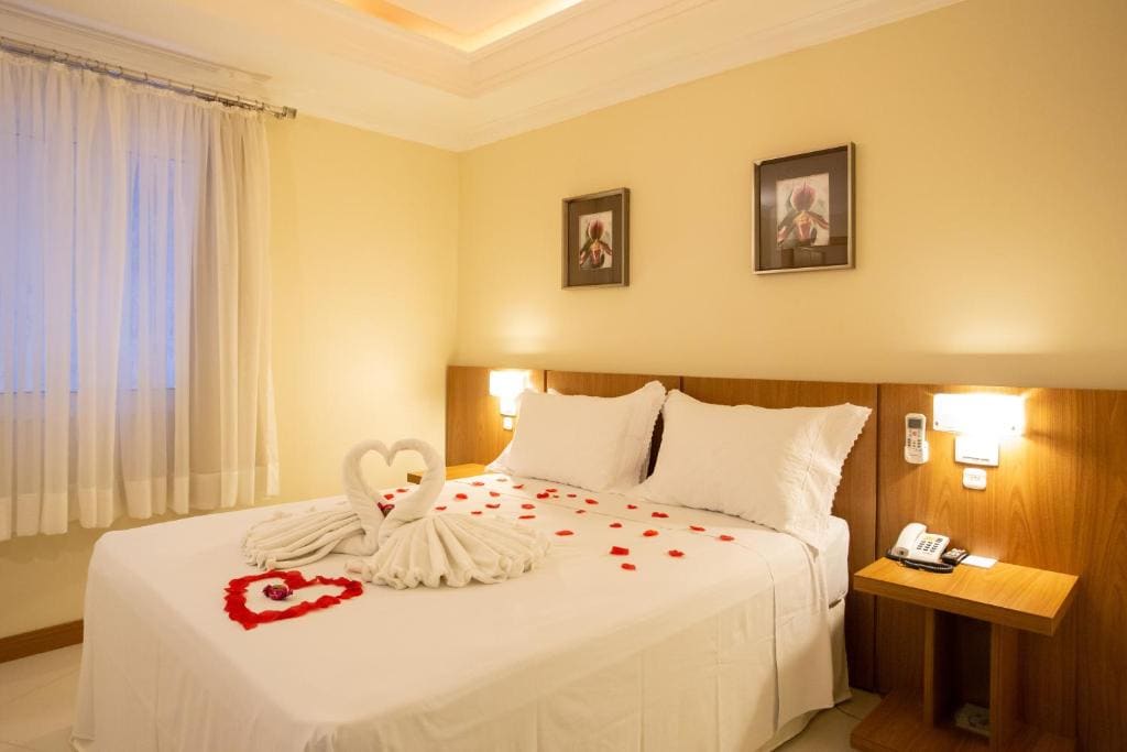 Deluxe Suite with Spa Bath room - Image 3