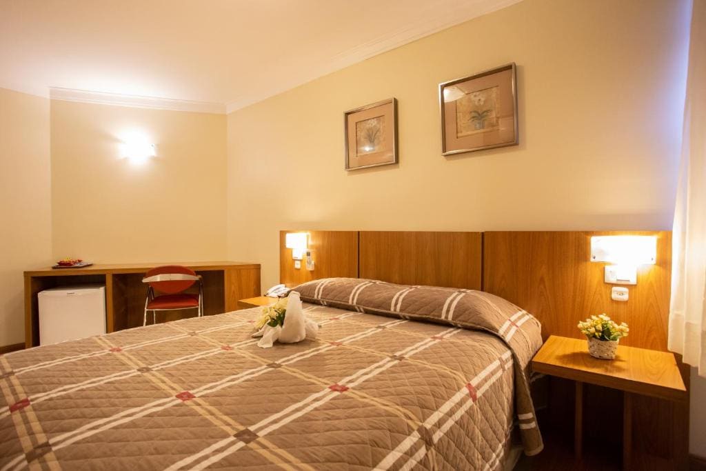 Deluxe Suite with Spa Bath room - Image 1