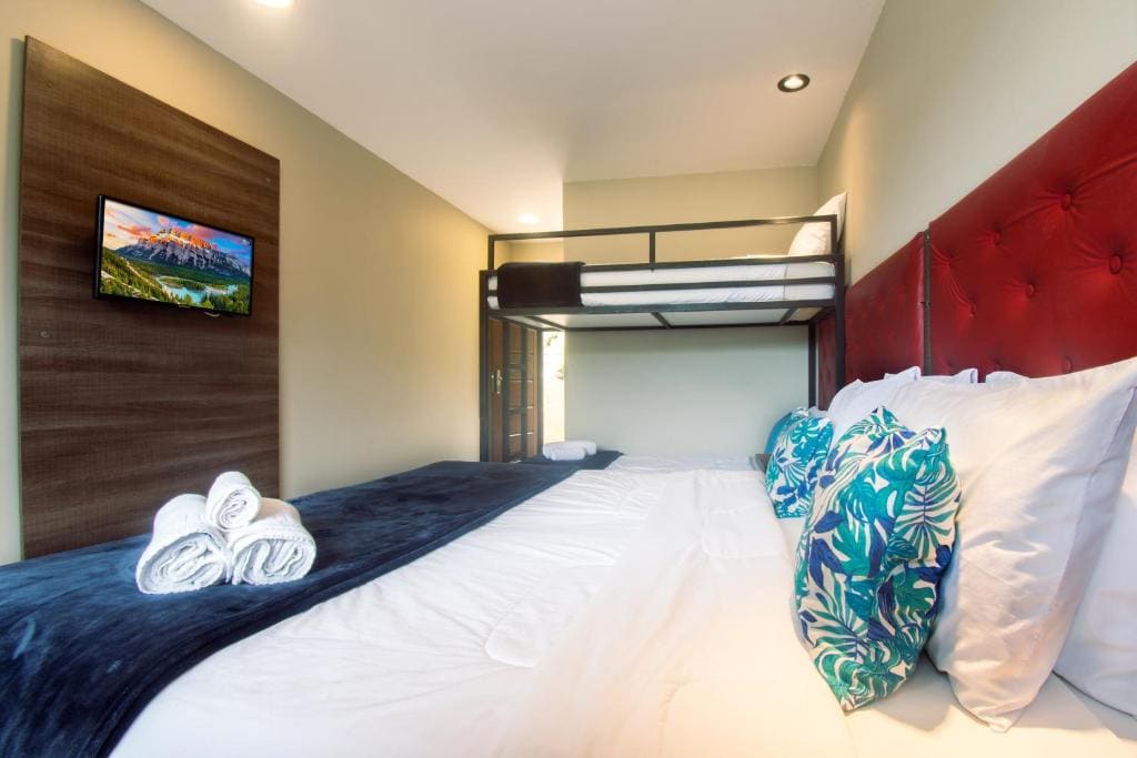 Family Room room - Image 3