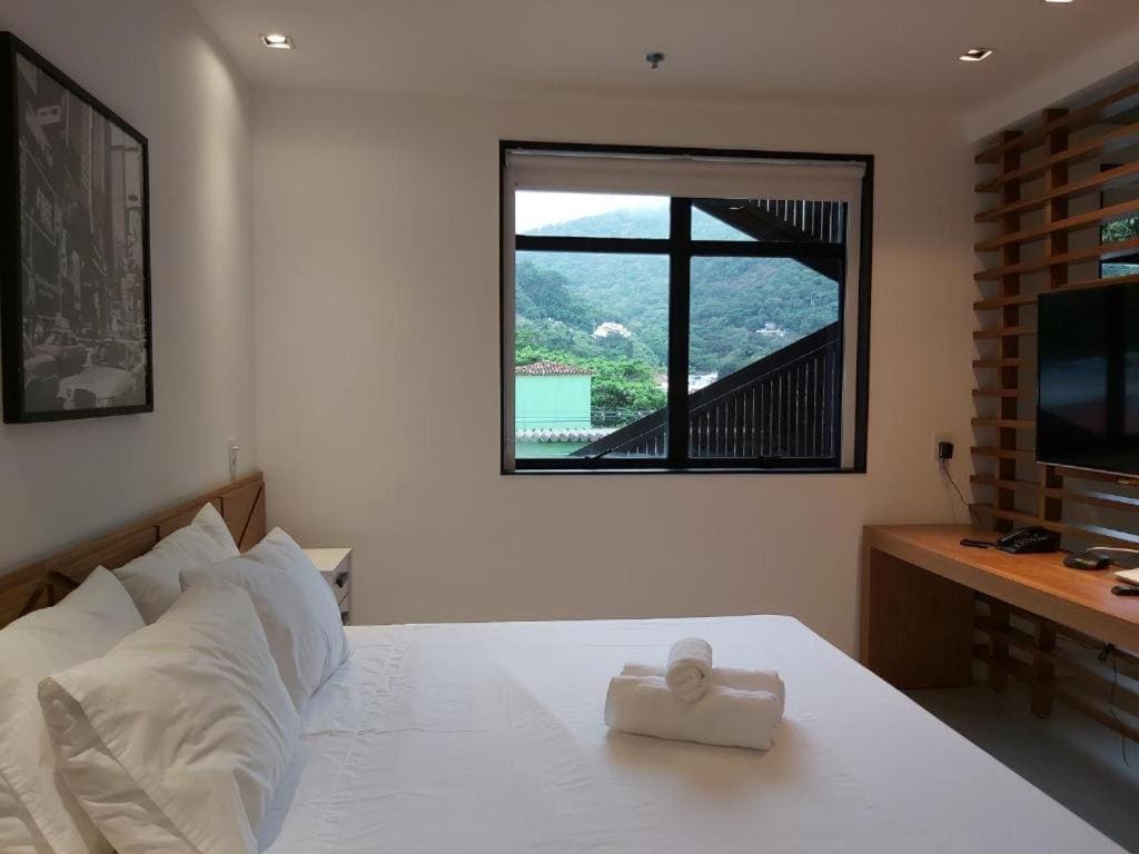 Triple Room with Lake View room - Image 1