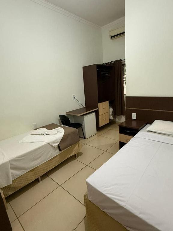 Standard Twin Room room - Image 3