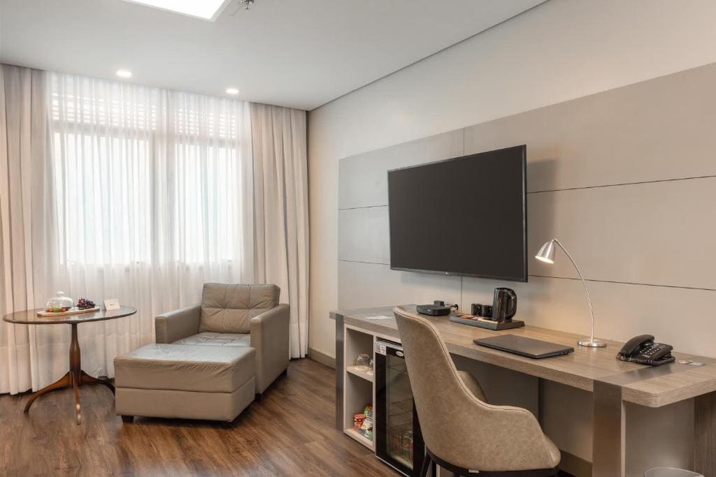 Executive Suite with Double Bed room - Image 2