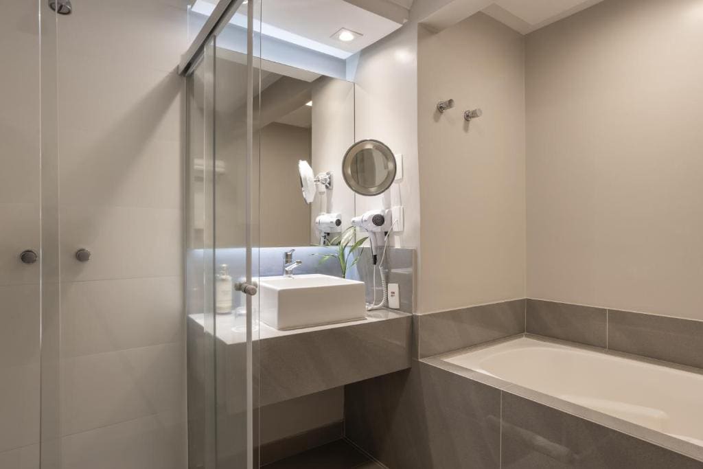 Executive Suite with Double Bed room - Image 3