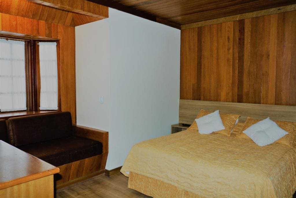 Standard Quadruple Room room - Image 2