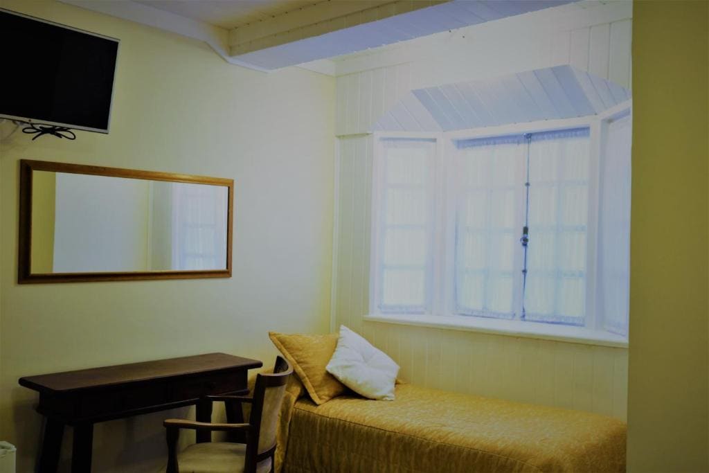 Standard Family Room room - Image 2