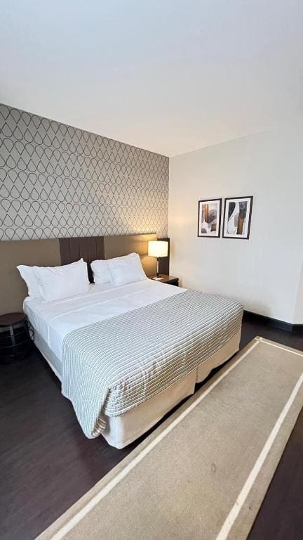 Superior Plus Room with 1 Double Bed room - Image 2
