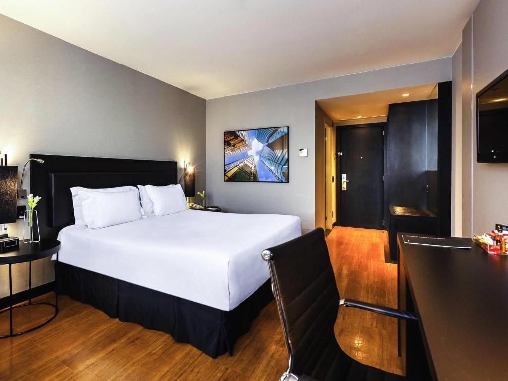 Executive Room with Queen Bed room - Image 1
