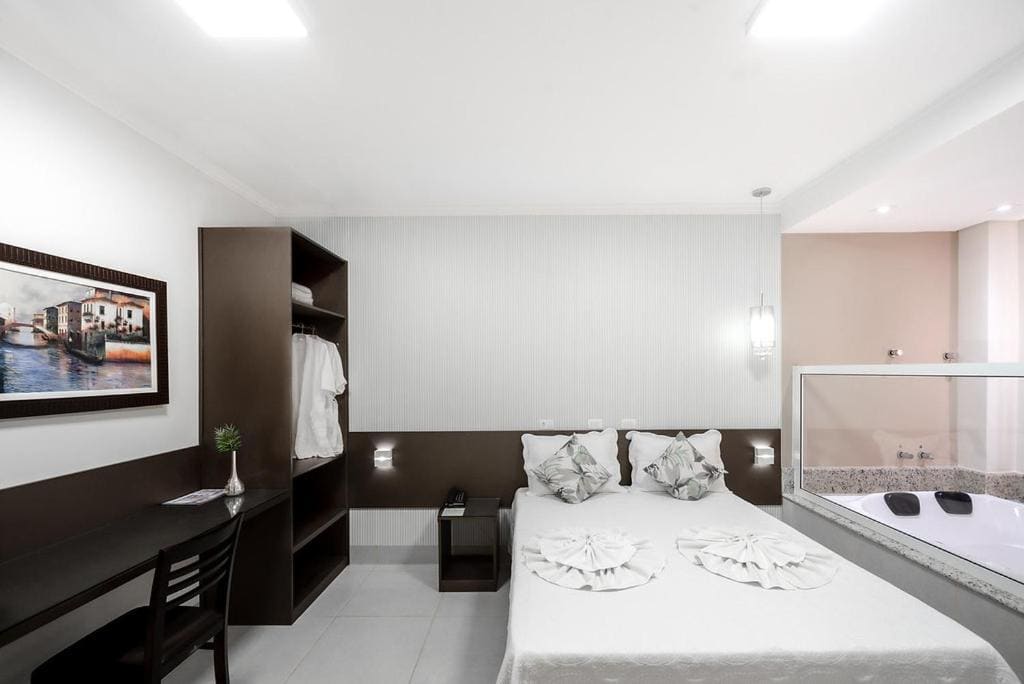 Suite room - Image 1