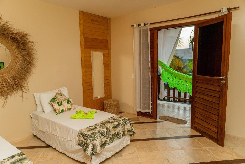Classic Quadruple Room room - Image 3