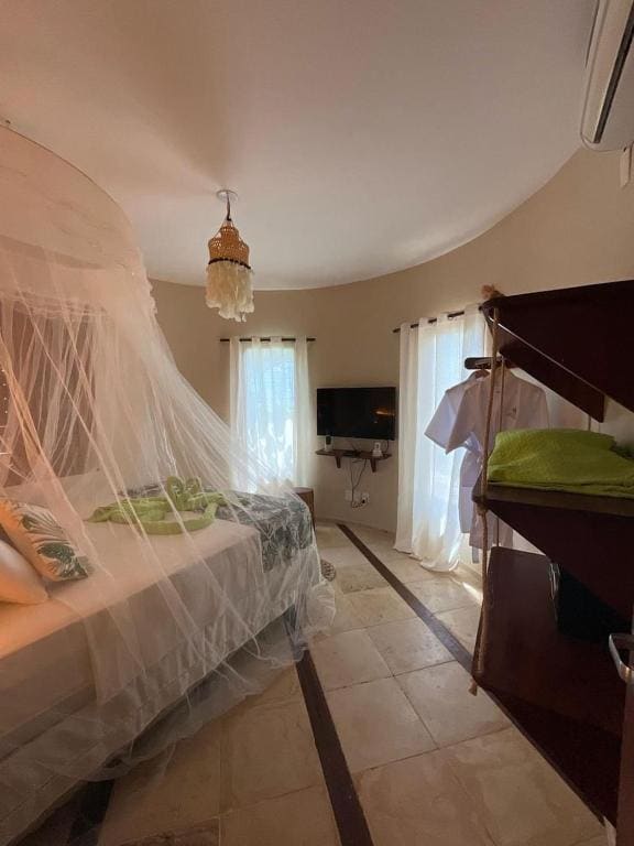 Classic Quadruple Room room - Image 1