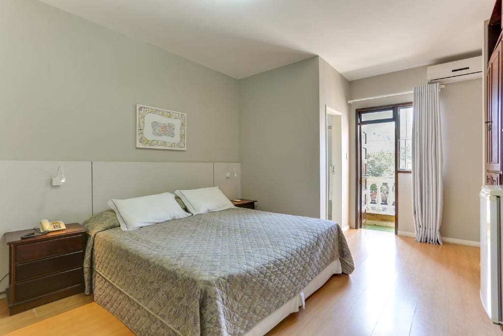 Luxury Double Room with Partial Sea View room - Image 2