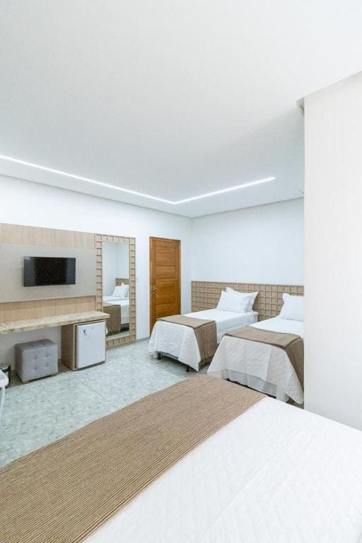 Deluxe Triple Room room - Image 3