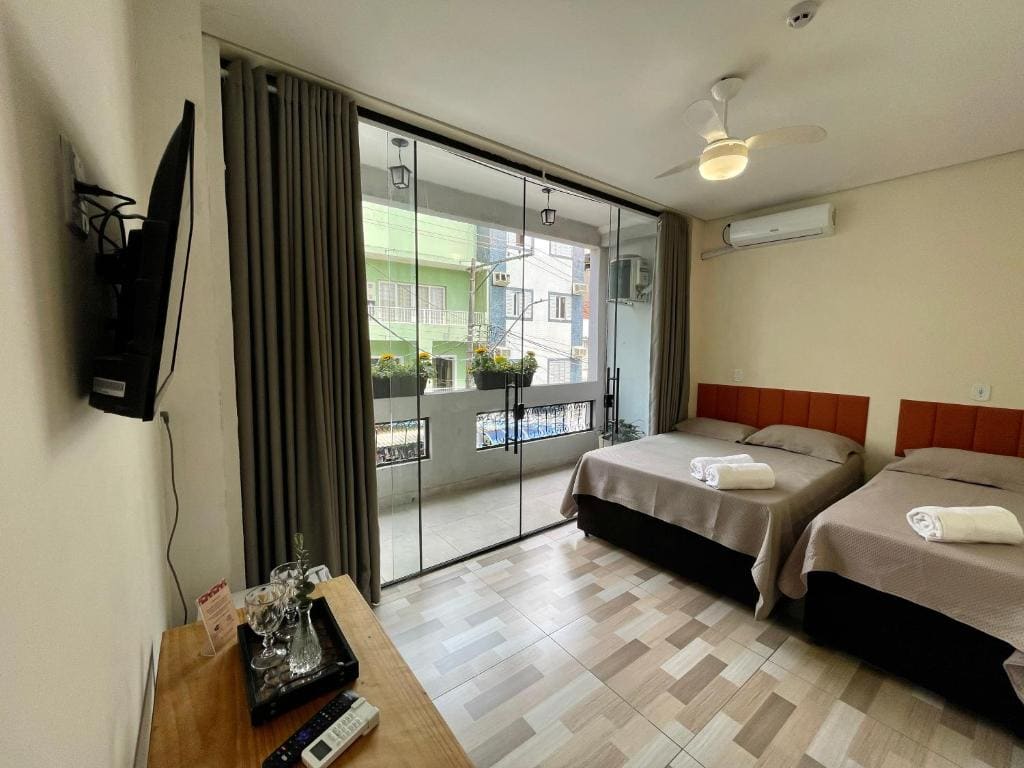 Triple Room with Balcony room - Image 2