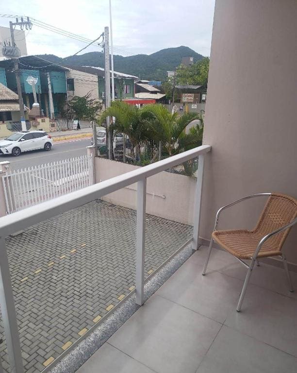 Double Room with Balcony room - Image 3