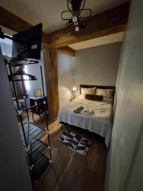 Deluxe Double Room with Side Sea View room - Image 3